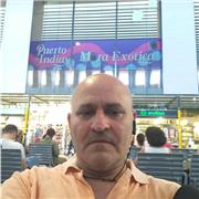 Profesor de apoyo escolar para niños y jóvenes, de acuerdo al plan escolar vigente